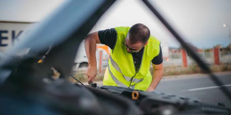 Roadside mechanic helping a stranded driver